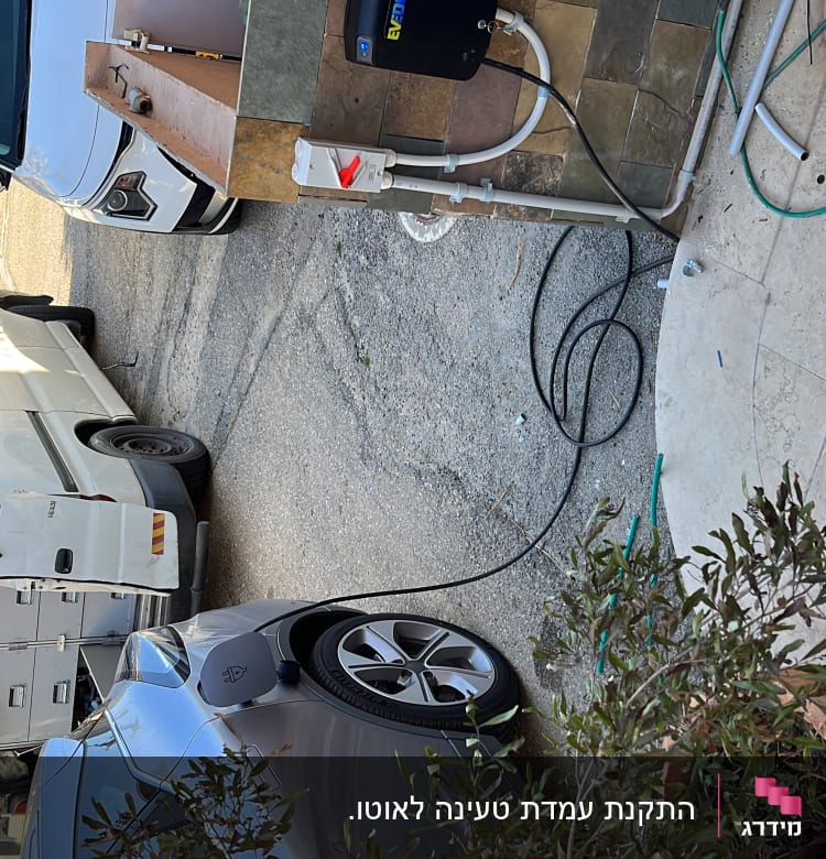 כלי עבודה חשמליים, כבלים, רכב עבודה, עמדת טעינה